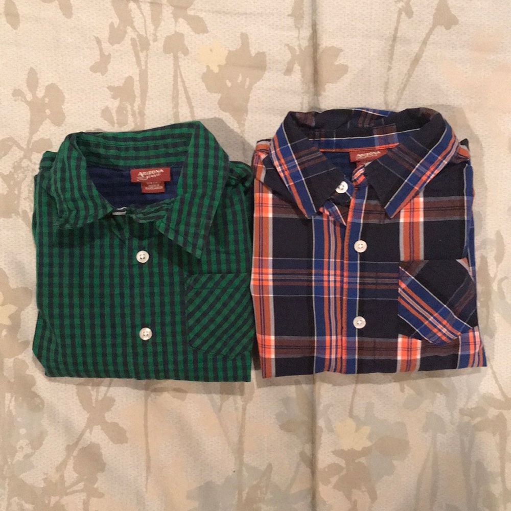 ✖️2️⃣ bundle of boys button down shirts, size 4t